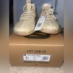 Yeezy 350 V2 size 5.5 Flax